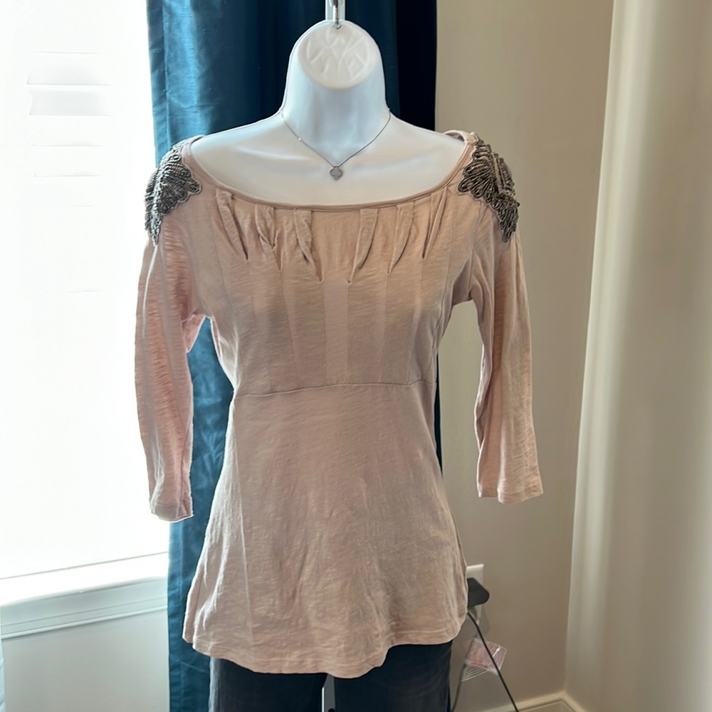Appliqué top